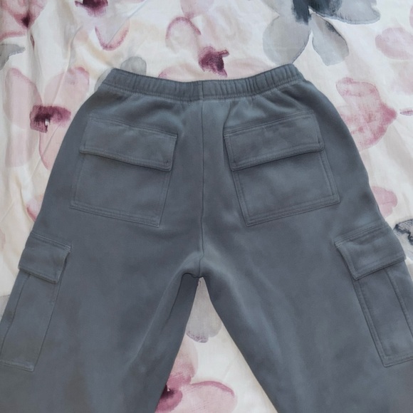 !SOLD! Aritzia Tna Cozy Fleece Mega Cargo Sweatpants - Picture 4 of 5